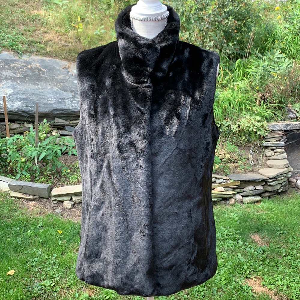 Kristen Blake Black Faux fur vest Size Large